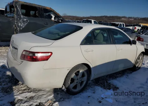 2007 Toyota Camry Ce z USA, uszkodzony, nr VIN 4T1BE46K97U557305